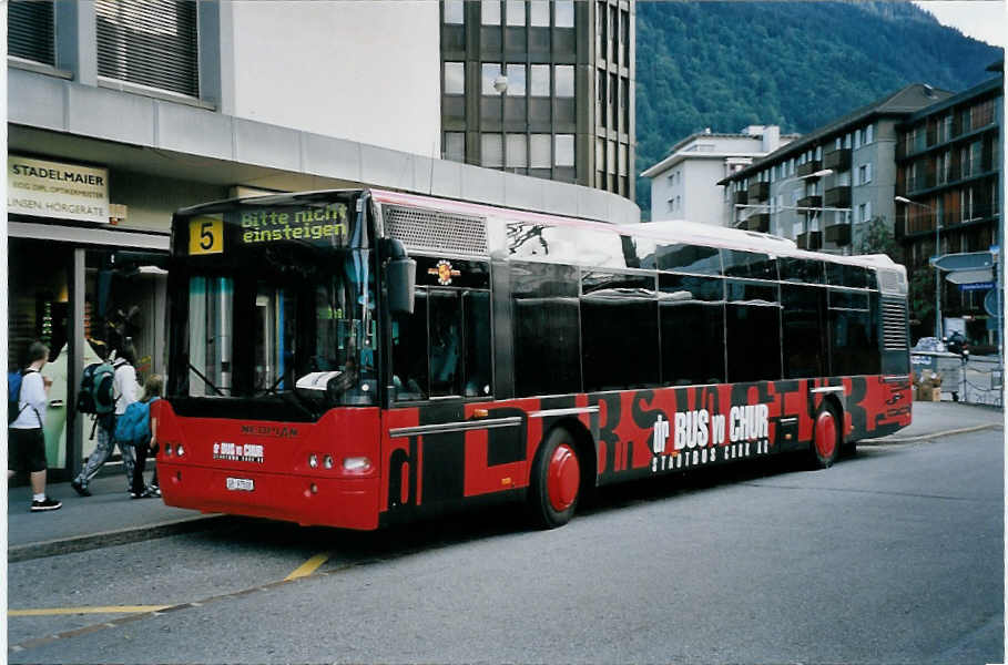 (062'211) - SBC Chur - Nr. 8/GR 97'508 - Neoplan am 29. Juli 2003 beim Bahnhof Chur