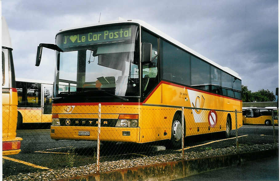 (062'823) - CarPostal Vaud-Fribourg - VD 532'516 - Setra (ex P 25'371) am 30. August 2003 in Yverdon, Garage