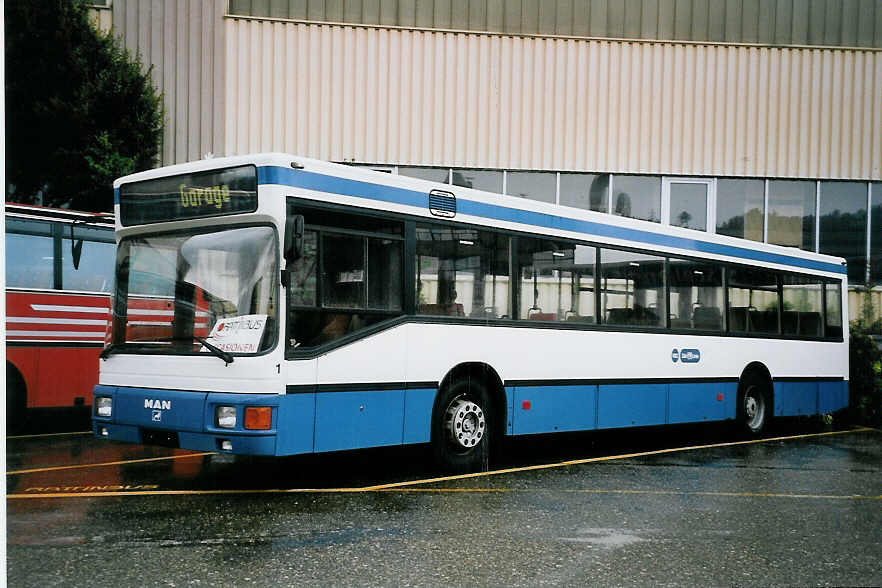 (062'827) - H�rzeler, Dietikon - Nr. 1 - MAN am 30. August 2003 in Biel, Rattinbus