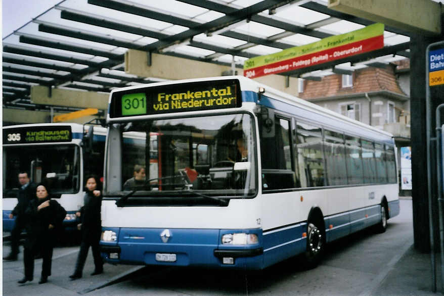 (064'215) - Limmat Bus, Dietikon - Nr. 12/ZH 726'112 - Renault (ex H�rzeler, Dietikon Nr. 38) am 18. Oktober 2003 beim Bahnhof Dietikon