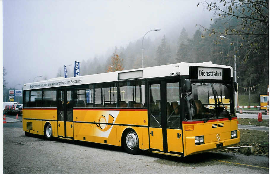 (064'405) - PostAuto Thal-G�u-Lebern - Mercedes (ex P 25'267) am 22. November 2003 in Biel, BTR