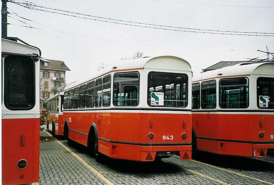 (064'628) - TL Lausanne - Nr. 943 - Moser/Eggli-Mischler Personenanh�nger am 29. November 2003 in Lausanne, D�p�t Borde