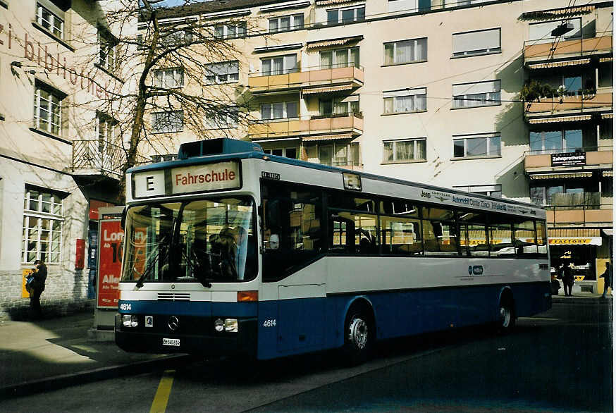 (065'535) - VBZ Z�rich - Nr. 4614/ZH 540'614 - Mercedes am 16. Februar 2004 beim Bahnhof Z�rich-Oerlikon