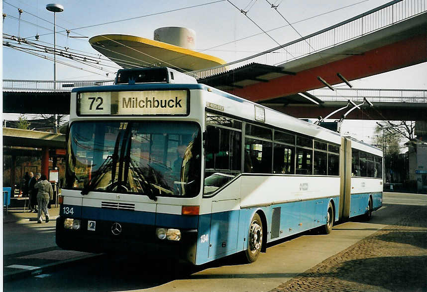 (065'609) - VBZ Z�rich - Nr. 134 - Mercedes Gelenktrolleybus am 16. Februar 2004 in Z�rich, Bucheggplatz