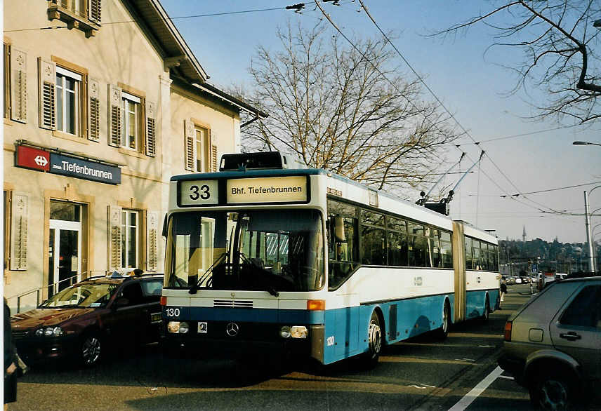 (065'623) - VBZ Z�rich - Nr. 130 - Mercedes Gelenktrolleybus am 16. Februar 2004 beim Bahnhof Z�rich-Tiefenbrunnen