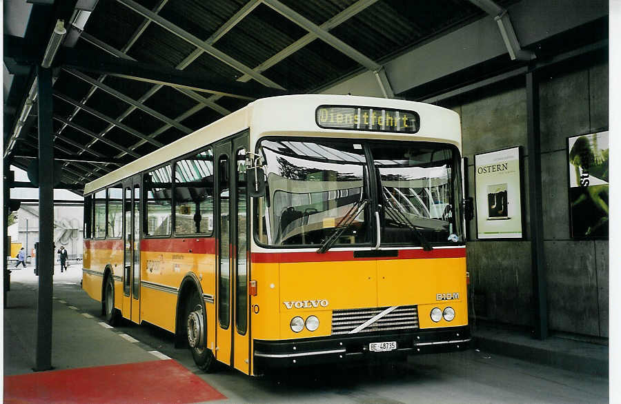(065'925) - Steiner, Ortschwaben - Nr. 10/BE 48'735 - Volvo/Lauber am 8. M�rz 2004 in Bern, Postautostation