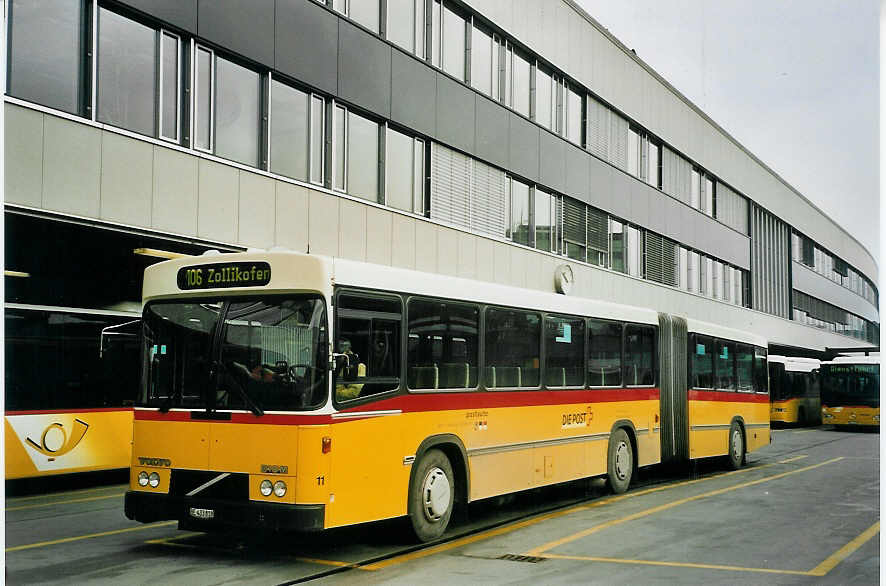 (065'929) - Steiner, Ortschwaben - Nr. 11/BE 433'818 - Volvo/R&J am 8. Mrz 2004 in Bern, Postautostation