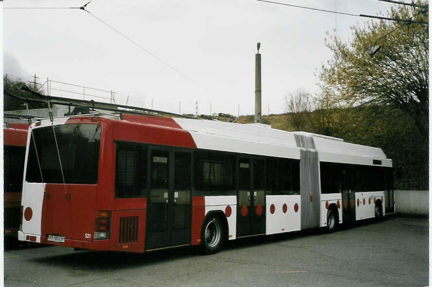 (066'124) - TPF Fribourg - Nr. 521/FR 300'436 - MAN/Hess Gelenkduobus am 21. M�rz 2004 in Fribourg, Garage