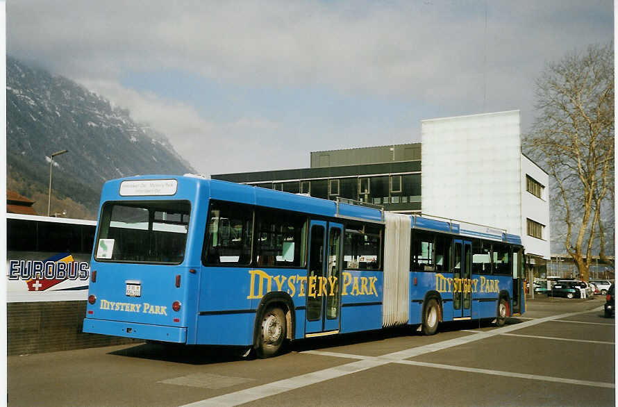 (066'335) - PostAuto Berner Oberland - BE 554'103 - Volvo/R&J (ex VB Biel Nr. 132) am 27. Mrz 2004 beim Bahnhof Interlaken Ost