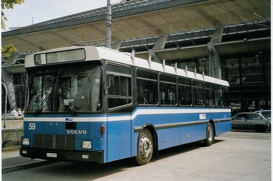 (066'919) - VBL Luzern - Nr. 59/LU 15'729 - Volvo/Hess am 22. April 2004 beim Bahnhof Luzern