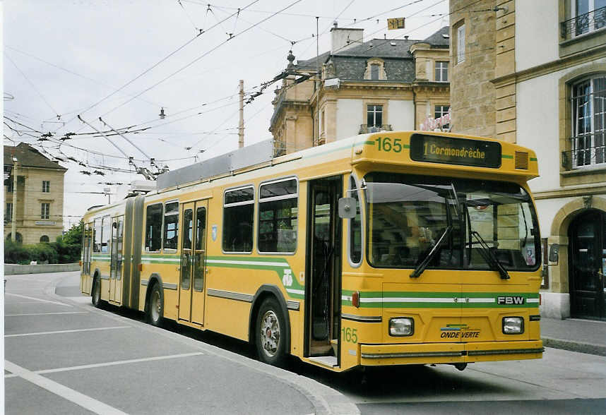 (067'701) - TN Neuch�tel - Nr. 165 - FBW/Hess Gelenktrolleybus am 22. Mai 2004 in Neuch�tel, Place Pury