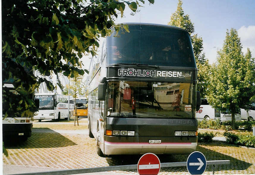 (068'910) - Aus der Schweiz: Fr�hlich, Z�rich - ZH 27'116 - Neoplan am 6. Juli 2004 in Rust, Europapark