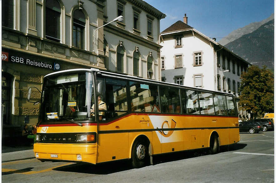 (069'821) - PostAuto Oberwallis - VS 241'980 - Setra (ex P 25'087) am 31. Juli 2004 beim Bahnhof Brig