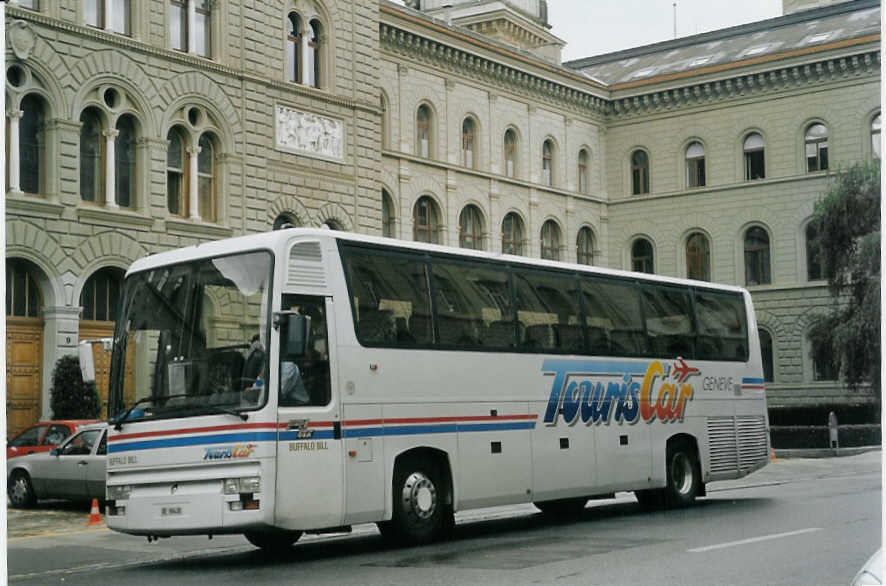 (070'001) - TourisCar, Gen�ve - GE 96'430 - Renault am 19. August 2004 in Bern, Bundeshaus