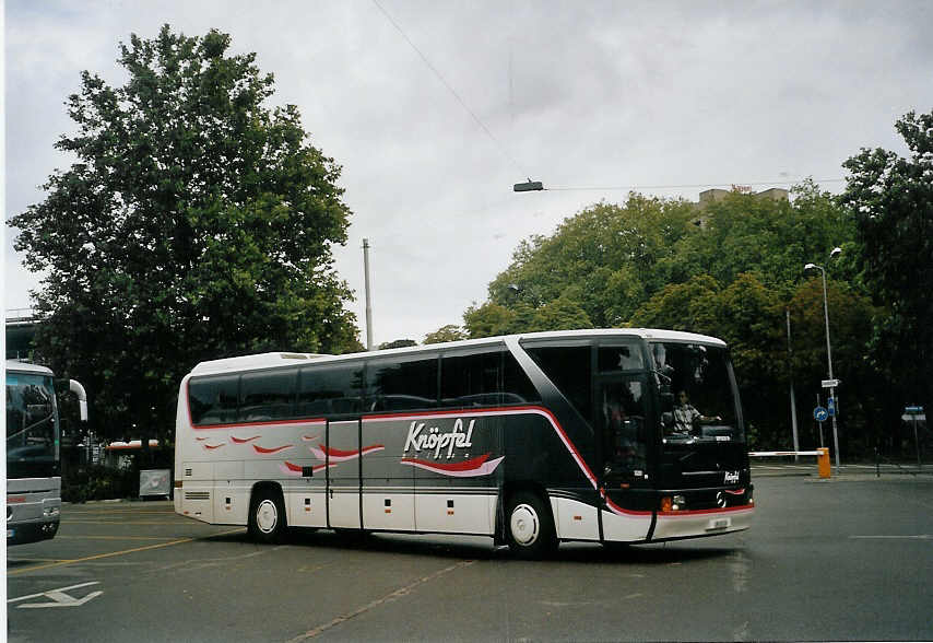(070'116) - Kn�pfel, Dinhard - ZH 383'323 - Mercedes am 21. August 2004 in Z�rich, Sihlquai