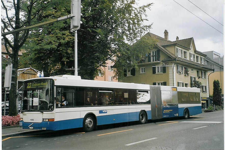 (070'235) - VBL Luzern - Nr. 123/LU 15'023 - Volvo/Hess am 21. August 2004 in Luzern, Maihof