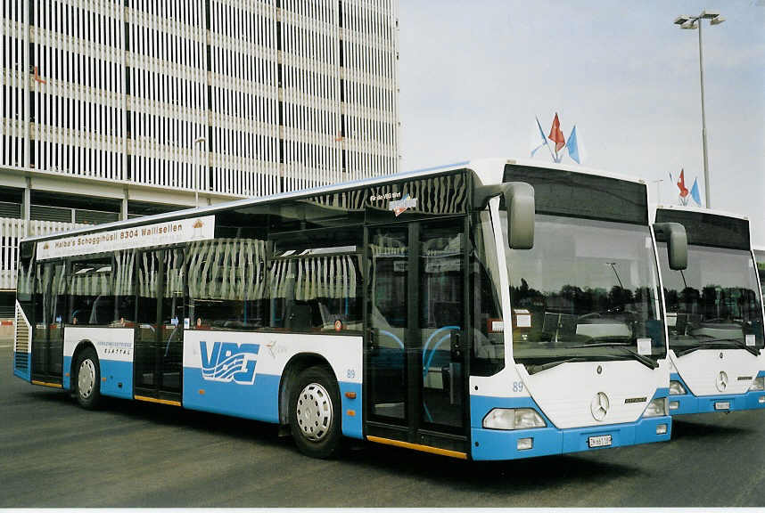 (070'806) - Welti-Furrer, Z�rich - Nr. 89/ZH 661'189 - Mercedes am 11. September 2004 in Z�rich, Flughafen