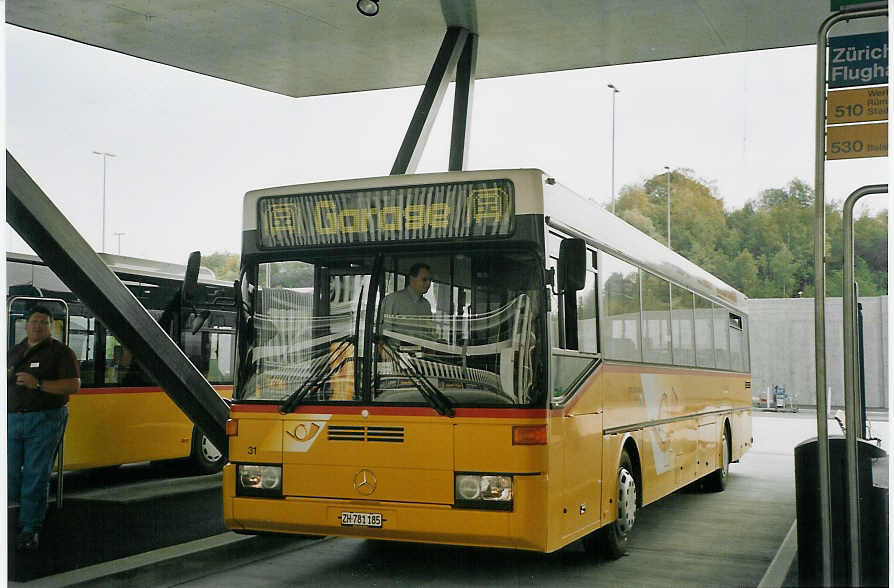 (070'810) - PostAuto Z�rich - Nr. 31/ZH 781'185 - Mercedes (ex P 25'294) am 11. September 2004 in Z�rich, Flughafen
