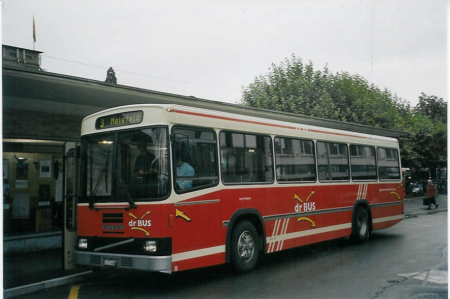 (071'808) - AAGK Koppigen - Nr. 3/BE 371'486 - Volvo/Lauber am 6. Oktober 2004 beim Bahnhof Burgdorf