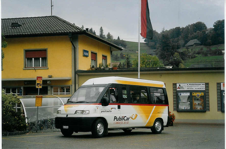 (071'811) - Sch�rch, Gutenburg - Nr. 1/BE 173'890 - Fiat am 6. Oktober 2004 beim Bahnhof Huttwil