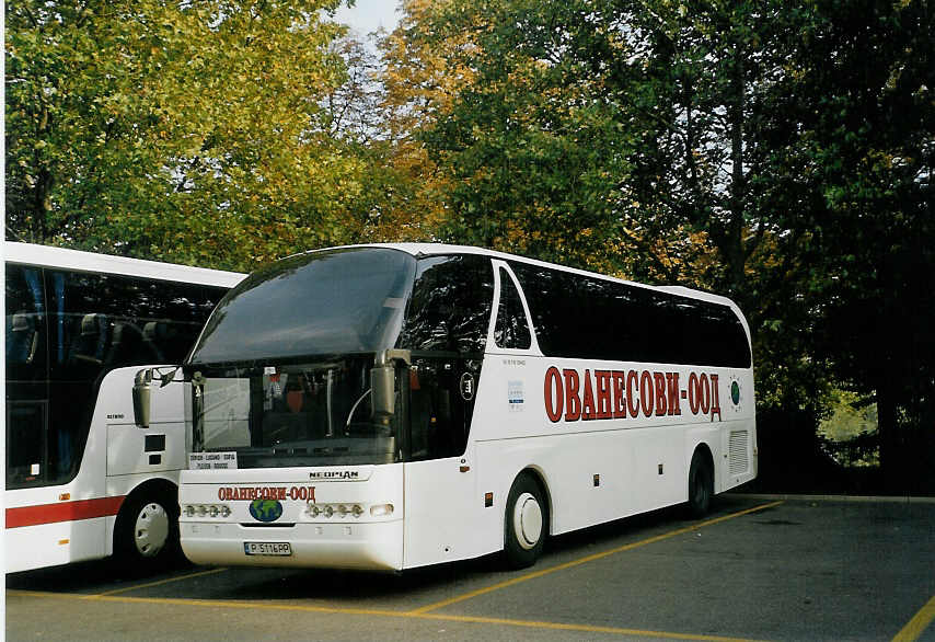 (072'302) - Aus Bulgarien: Obahecobn - P 5116 PP - Neoplan am 23. Oktober 2004 in Z�rich, Sihlquai