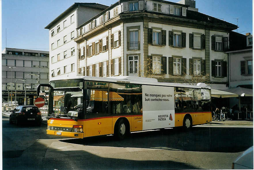 (072'313) - CarPostal Jura-Jura bernois-Neuch�tel - Nr. 25/JU 31'114 - Setra (ex P 25'660) am 24. Oktober 2004 beim Bahnhof Del�mont