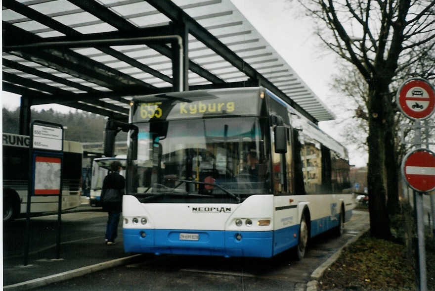 (073'424) - Andres, Effretikon - Nr. 49/ZH 699'828 - Neoplan am 28. Dezember 2004 beim Bahnhof Effretikon