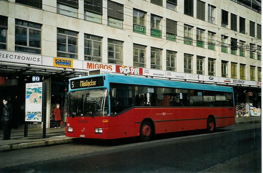 (073'719) - VB Biel - Nr. 118/BE 512'118 - Mercedes am 3. Januar 2005 in Biel, Guisanplatz