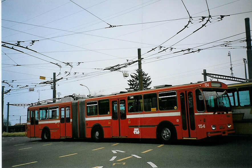 (074'220) - TN Neuch�tel - Nr. 154 - FBW/Hess Gelenktrolleybus (ex Nr. 54) am 16. Januar 2005 in Marin, D�p�t