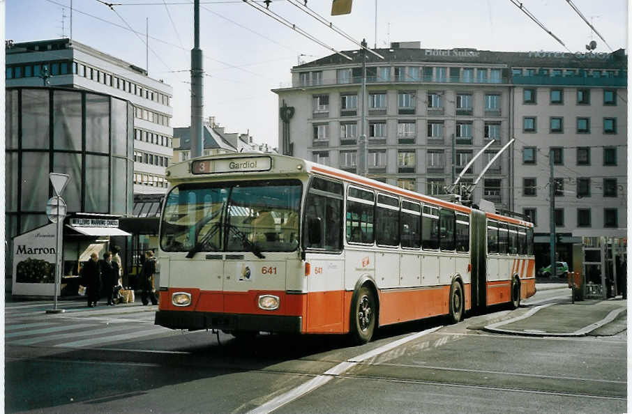 (074'921) - TPG Gen�ve - Nr. 641 - FBW/Hess Gelenktrolleybus am 24. Februar 2005 beim Bahnhof Gen�ve