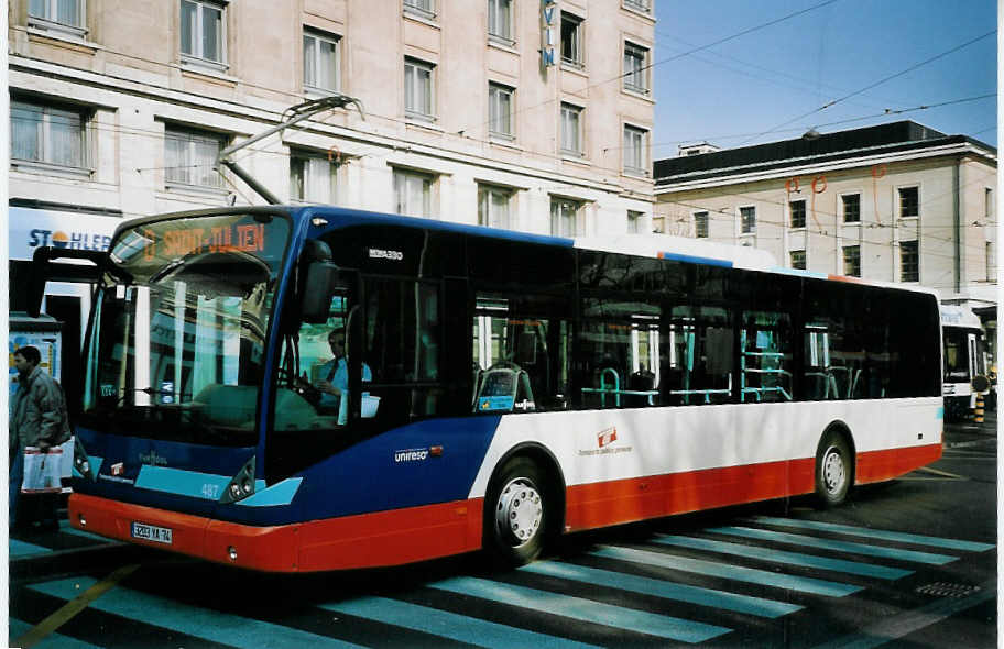 (074'924) - Aus Frankreich: TPG Gen�ve (France) - Nr. 487/3203 YA 74 - Van Hool am 24. Februar 2005 beim Bahnhof Gen�ve