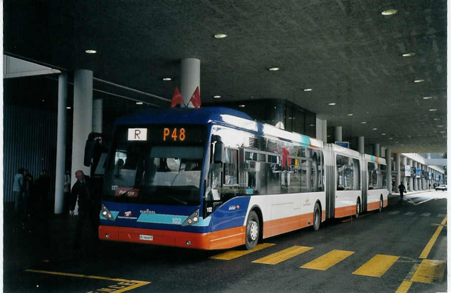 (075'434) - TPG Gen�ve - Nr. 102/GE 960'079 - Van Hool am 6. M�rz 2005 in Gen�ve, Palexpo