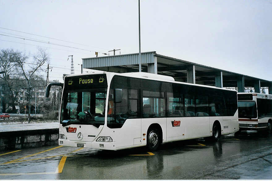 (075'622) - TPN Nyon - VD 558'016 - Mercedes am 6. Mrz 2005 beim Bahnhof Nyon