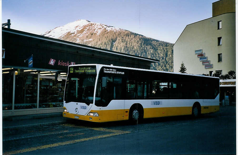 (076'720) - Stiffler, Davos - GR 8053 - Mercedes am 26. Mai 2005 beim Bahnhof Davos-Dorf