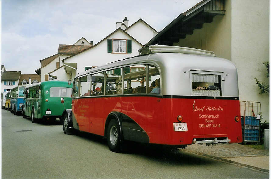 (077'310) - Stterlin, Schnenbuch - BL 7211 - Saurer/Gangloff (ex Geiger, Adelboden Nr. 11; ex P 23'100; ex P 2153) am 5. Juni 2005 in Arboldswil, Dorfstrasse