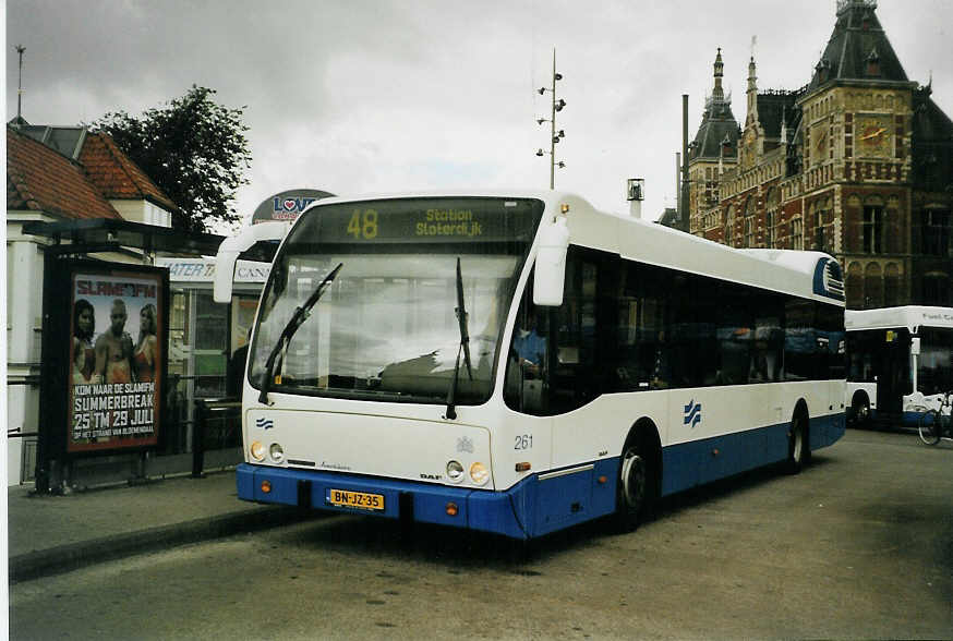 (078'633) - GVB Amsterdam - Nr. 261/BN-JZ-35 - DAF/Berkhof am 20. Juli 2005 beim Bahnhof Amsterdam