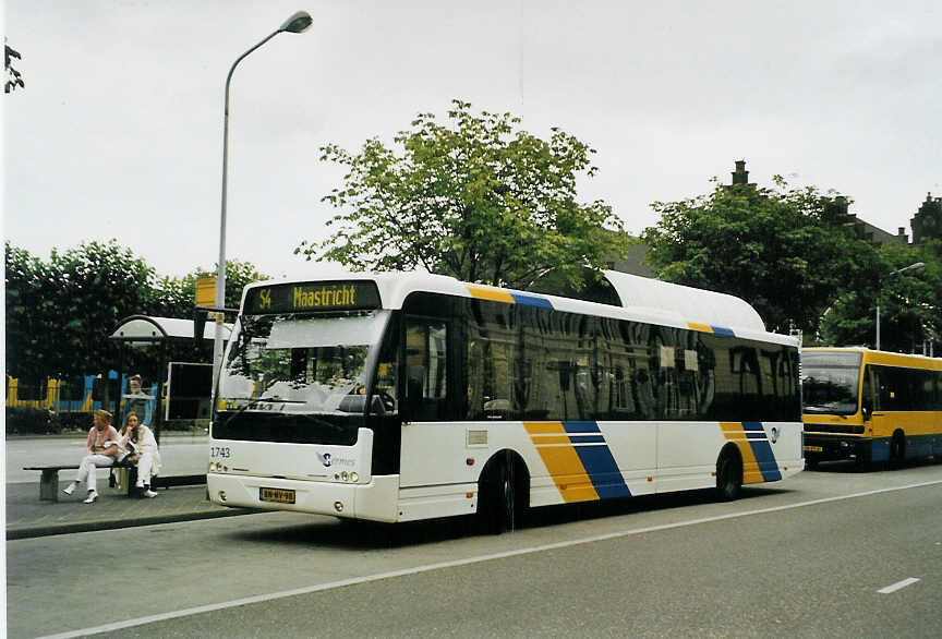 (078'932) - Hermes, Kampen - Nr. 1743/BN-NV-98 - VDL Berkhof am 23. Juli 2005 beim Bahnhof Maastricht