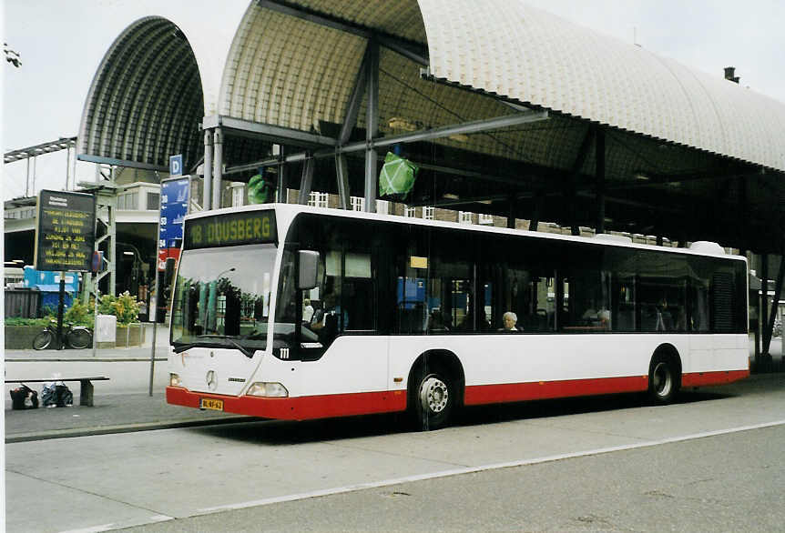 (079'006) - Stadsbus, Maastricht - Nr. 111/BL-RF-62 - Mercedes am 23. Juli 2005 beim Bahnhof Maastricht