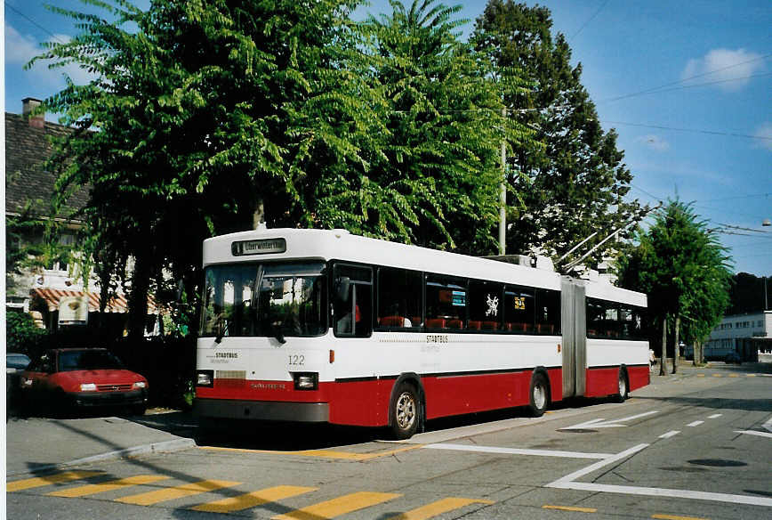 (080'137) - SW Winterthur - Nr. 122 - Saurer/FHS Gelenktrolleybus am 28. August 2005 in Winterthur, T�ss