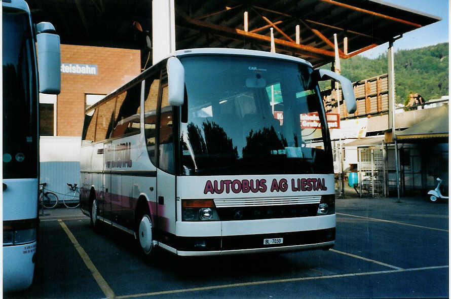 (080'516) - AAGL Liestal - Nr. 32/BL 7030 - Setra am 24. September 2005 in Thun, Grabengut