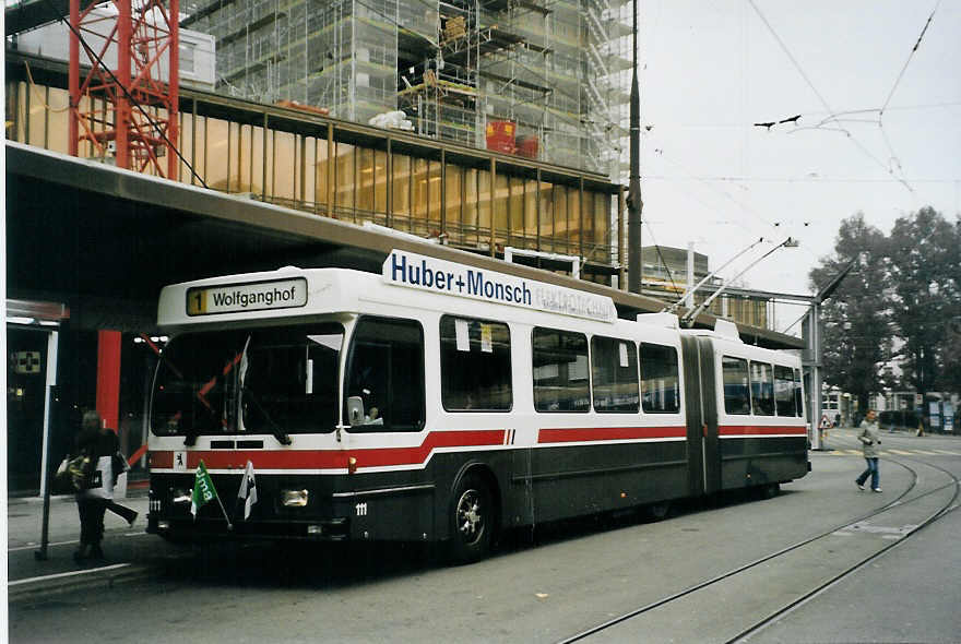 (080'822) - VBSG St. Gallen - Nr. 111 - Saurer/Hess Gelenktrolleybus am 18. Oktober 2005 beim Bahnhof St. Gallen