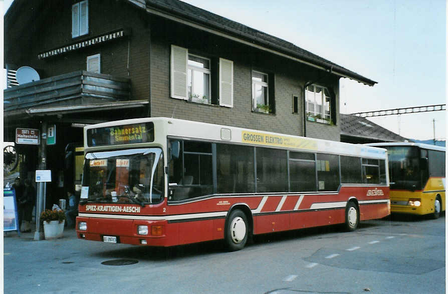 (081'328) - ASKA Aeschi - Nr. 2/BE 26'783 - MAN am 27. Oktober 2005 beim Bahnhof Wimmis