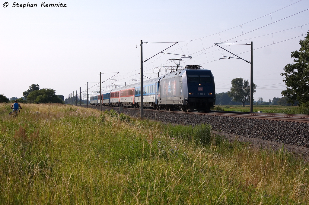 101 025-5  25 Jahre Starlight Express  mit dem IC 2071 von Hamburg-Altona nach Dresden Hbf in Vietznitz. 08.07.2013