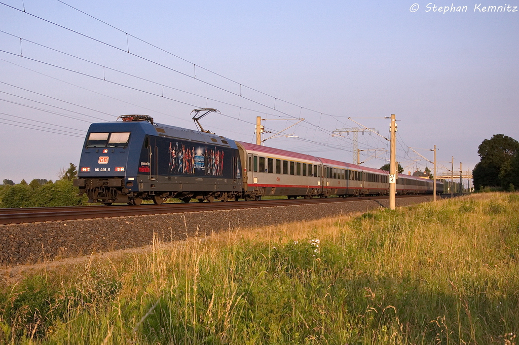 101 025-5  25 Jahre Starlight Express  mit dem EC 172  Vindobona  von Villach Hbf nach Hamburg-Altona in Vietznitz. 09.07.2013