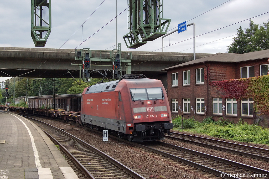 101 032-1 mit einem leeren Containerzug in Hamburg-Harburg. 01.09.2011