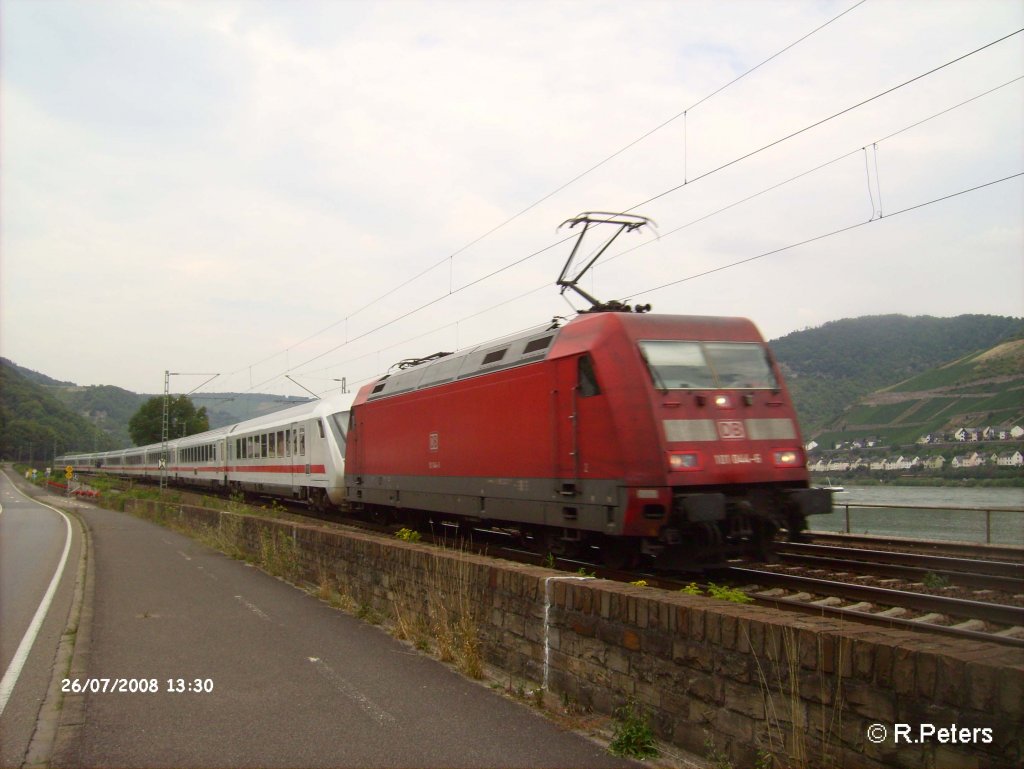 101 044-5 zieht bei Rheindiebach den IC 2025 Koblenz – Frankfurt/M. 26.07.08
