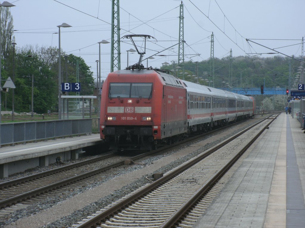 101 059,mit dem Uex Binz-Kln,am 11.Mai 2013,in Bergen/Rgen. 