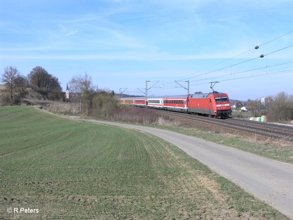 101 062-8 schiebt bei Fahlenbach den RE4014 nach Nrnberg. 24.03.11