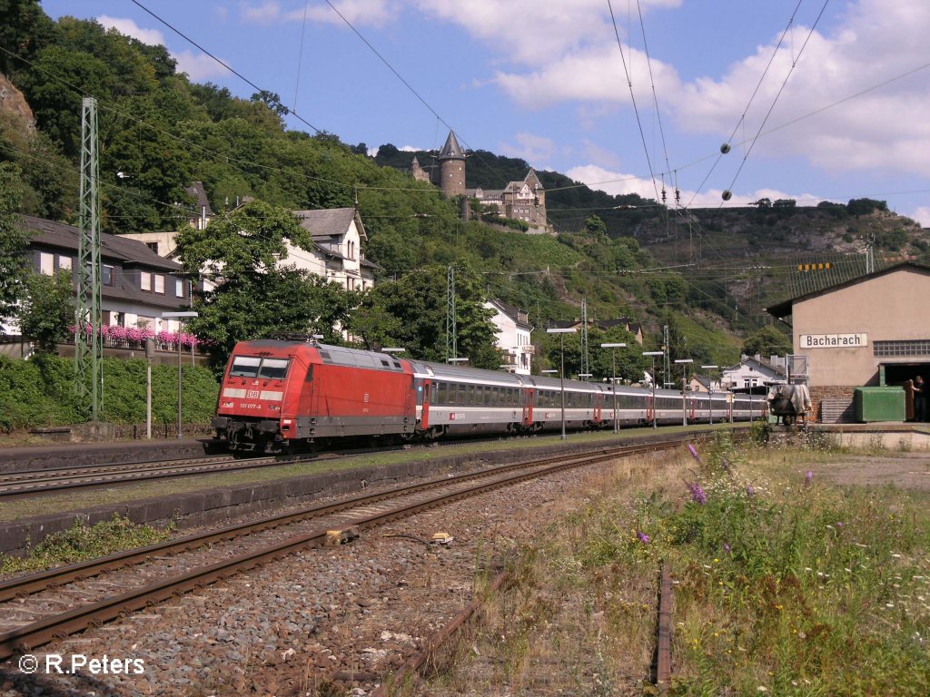 101 077-6 durchfhrt Bacharach mit den EC 7 Hamburg – Chur. 24.07.08
