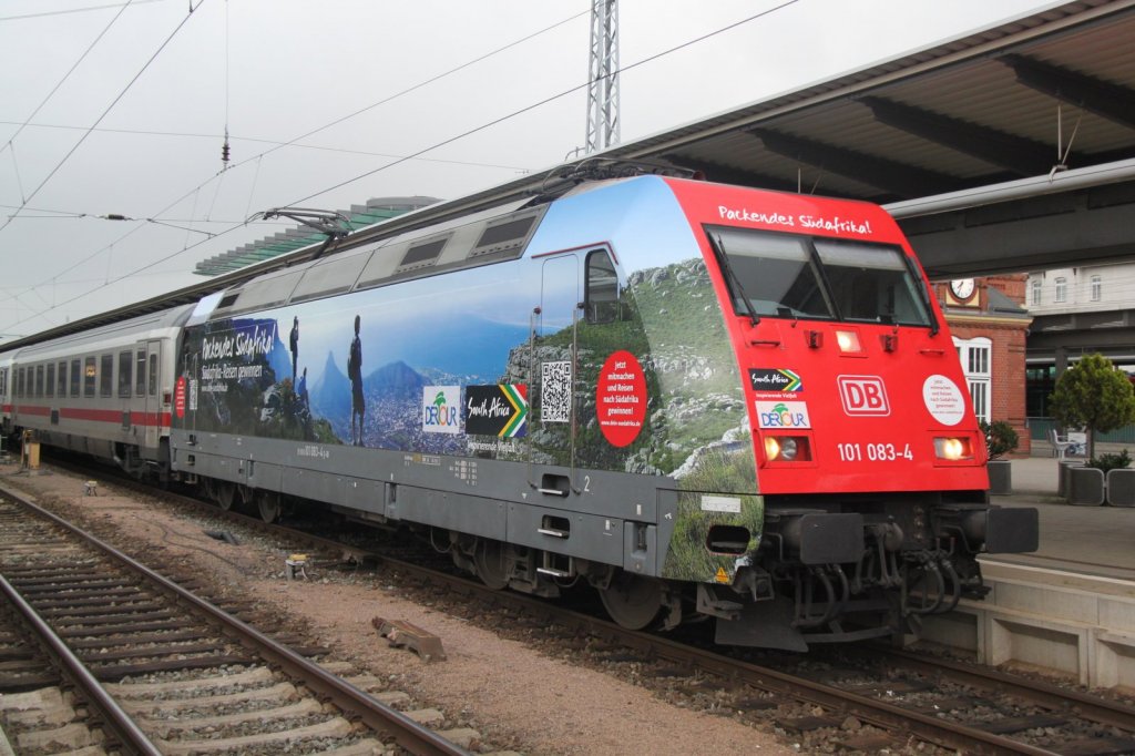 101 083-4 mit IC 2372 von Frankfurt(Main)Hbf nach Stralsund kurz nach der Ankunft im Rostocker Hbf.20.07.2012